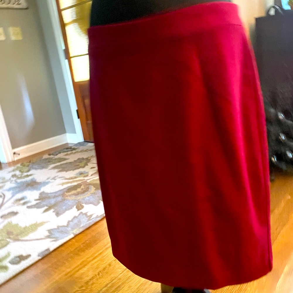 JCrew maroon wool pencil skirt - NWOT. 💙 fully lined.sz 10